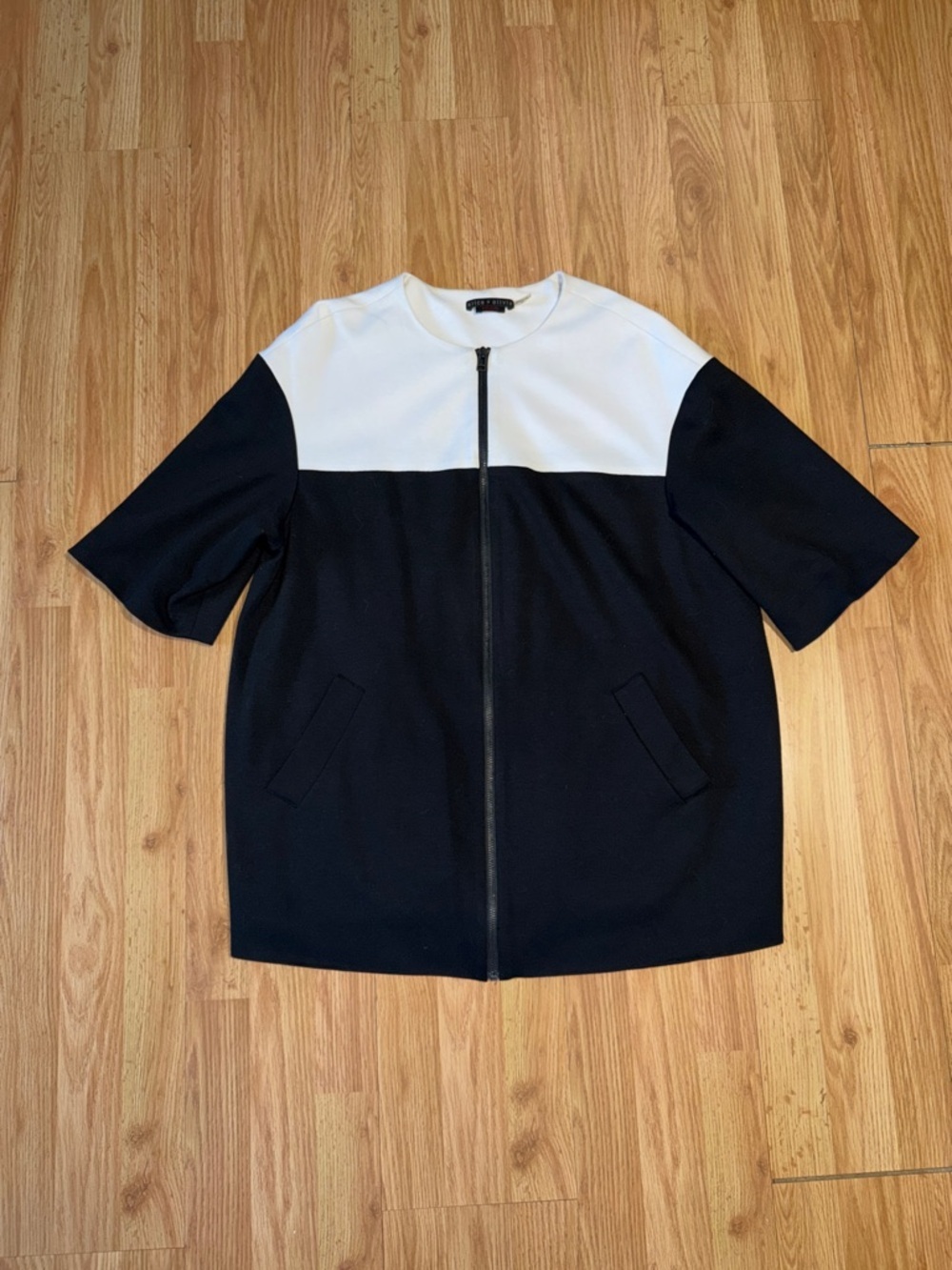 Alice + Olivia 90’s Boxy Zip Up Size Medium - Picture 2 of 5